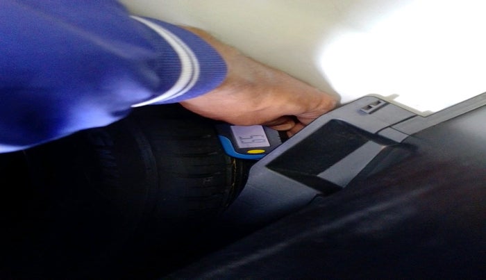 2022 Maruti Swift VXI, Petrol, Manual, 21,994 km, tyre