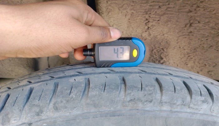 2022 Maruti Swift VXI, Petrol, Manual, 21,994 km, tyre