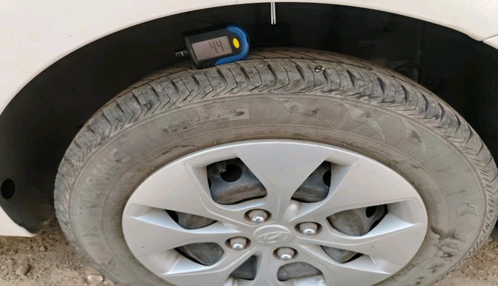 2015 Hyundai Xcent S 1.2, Petrol, Manual, 1,53,188 km, tyre