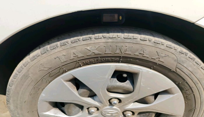 2015 Hyundai Xcent S 1.2, Petrol, Manual, 1,53,188 km, tyre