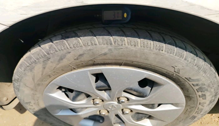 2015 Hyundai Xcent S 1.2, Petrol, Manual, 1,53,188 km, tyre