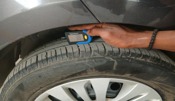 2013 Maruti Ertiga VXI, Petrol, Manual, 84,482 km, tyre