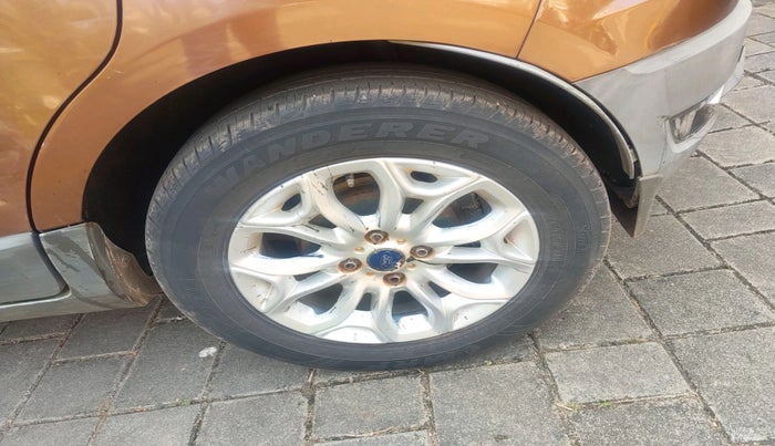 2016 Ford Ecosport TITANIUM 1.5L PETROL, Petrol, Manual, 1,19,057 km, tyre