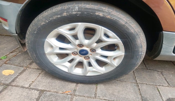 2016 Ford Ecosport TITANIUM 1.5L PETROL, Petrol, Manual, 1,19,057 km, tyre