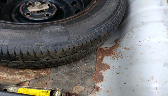 2013 Hyundai Verna FLUIDIC 1.6 VTVT EX, Petrol, Manual, 1,31,153 km, tyre