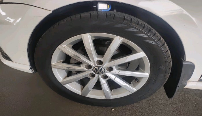 2018 Volkswagen Ameo HIGHLINE PLUS 1.5L AT 16 ALLOY, Diesel, Automatic, 1,17,367 km, tyre