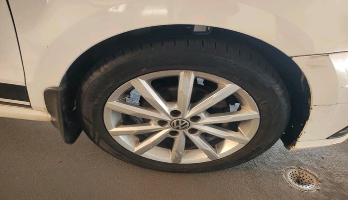 2018 Volkswagen Ameo HIGHLINE PLUS 1.5L AT 16 ALLOY, Diesel, Automatic, 1,17,367 km, tyre