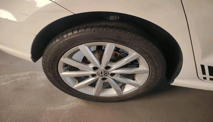 2018 Volkswagen Ameo HIGHLINE PLUS 1.5L AT 16 ALLOY, Diesel, Automatic, 1,17,367 km, tyre