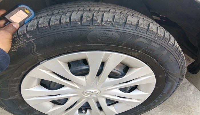 2014 Toyota Innova 2.5 GX 7 STR, Diesel, Manual, 96,442 km, tyre