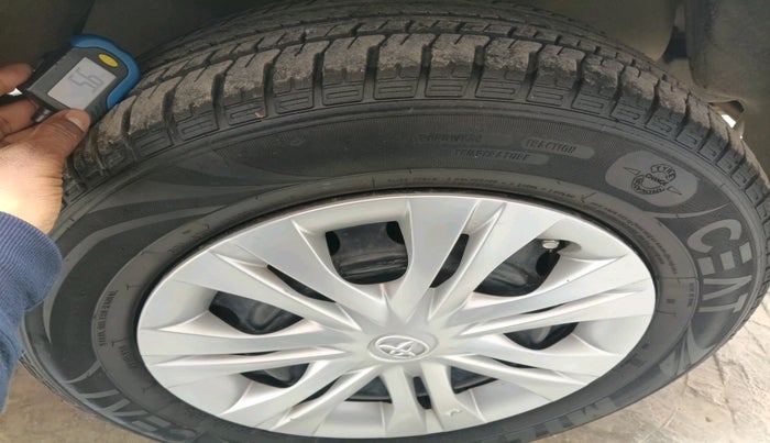 2014 Toyota Innova 2.5 GX 7 STR, Diesel, Manual, 96,442 km, tyre