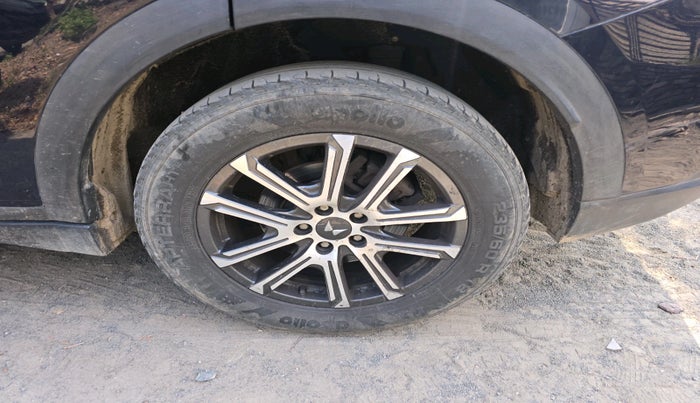 2022 Mahindra XUV700 AX 7 LUXURY D MT 7 STR, Diesel, Manual, 1,03,029 km, tyre