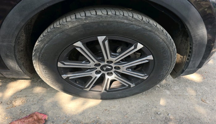 2022 Mahindra XUV700 AX 7 LUXURY D MT 7 STR, Diesel, Manual, 1,03,029 km, tyre