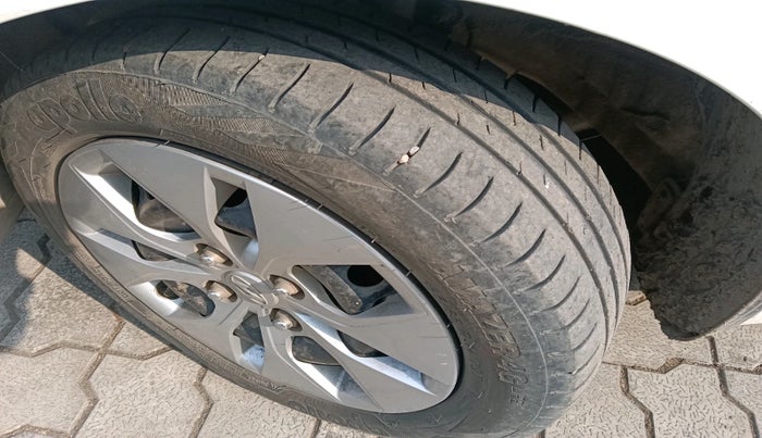 2016 Hyundai Xcent S 1.2, Petrol, Manual, 72,473 km, tyre