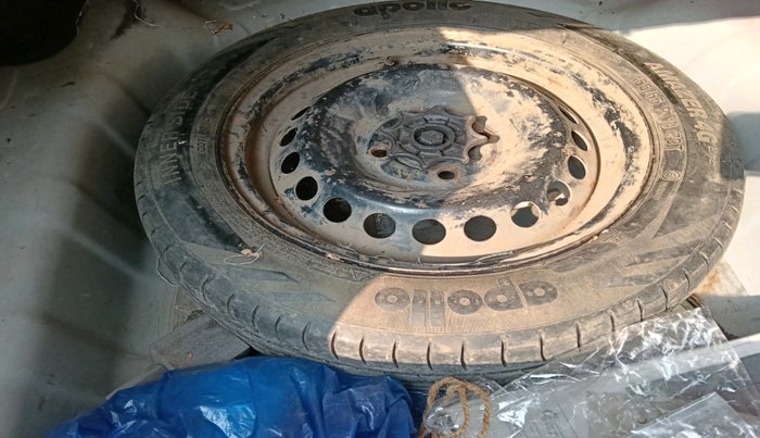 2016 Hyundai Xcent S 1.2, Petrol, Manual, 72,473 km, tyre