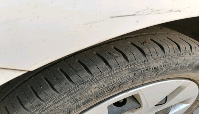 2016 Hyundai Xcent S 1.2, Petrol, Manual, 72,473 km, tyre