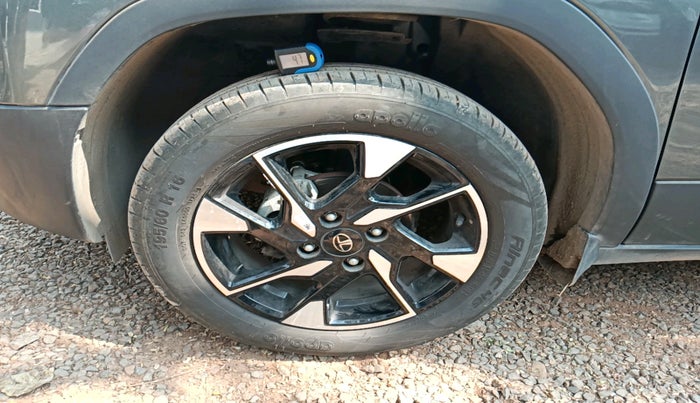 2024 Tata PUNCH ACCOMPLISHED DAZZLE PACK AMT, Petrol, Automatic, 6,328 km, tyre