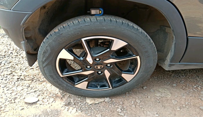 2024 Tata PUNCH ACCOMPLISHED DAZZLE PACK AMT, Petrol, Automatic, 6,328 km, tyre