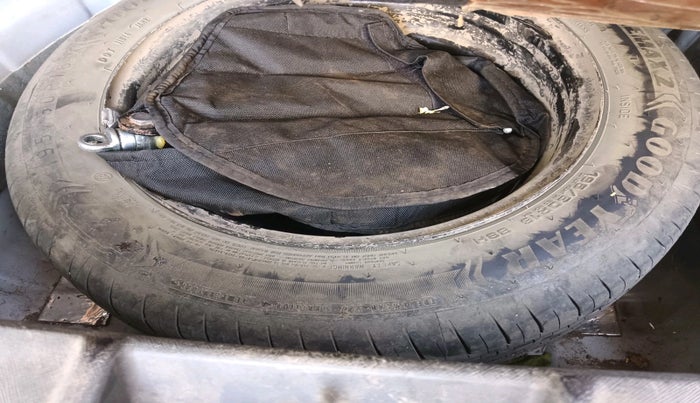 2023 Tata NEXON FEARLESS + SUNROOF AMT DUAL TONE 1.5 DIESEL, Diesel, Automatic, 86,000 km, tyre