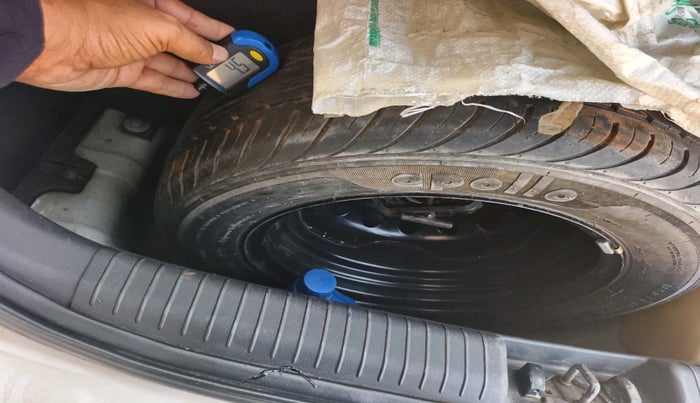 2013 Hyundai i20 SPORTZ 1.2, CNG, Manual, 1,01,605 km, tyre