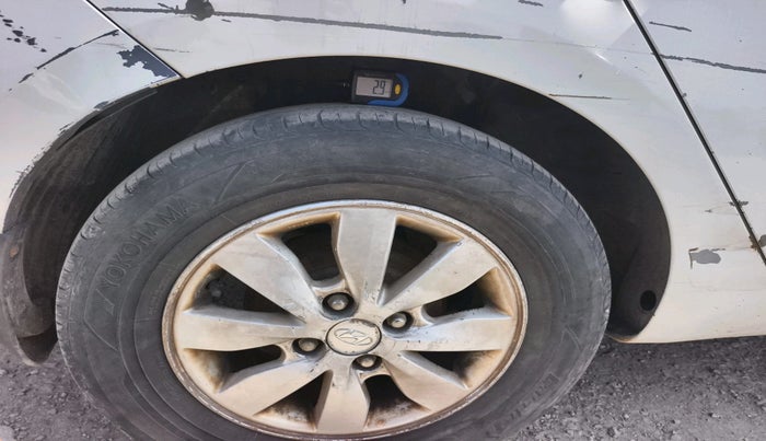 2013 Hyundai i20 SPORTZ 1.2, CNG, Manual, 1,01,605 km, tyre