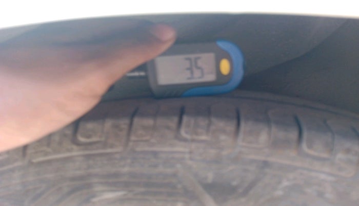 2013 Hyundai i10 MAGNA 1.2, Petrol, Manual, 1,08,974 km, tyre