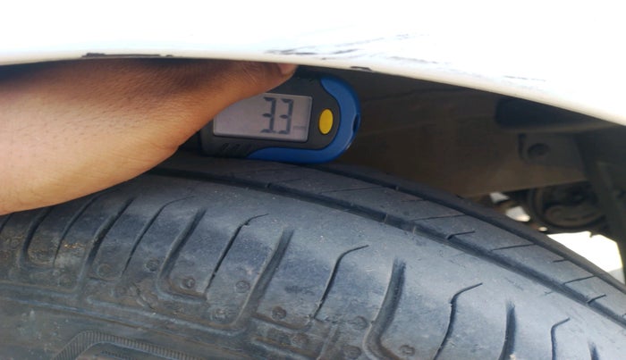 2013 Hyundai i10 MAGNA 1.2, Petrol, Manual, 1,08,974 km, tyre