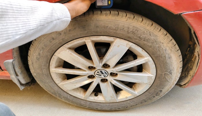 2014 Volkswagen Polo HIGHLINE1.5L, Diesel, Manual, 1,07,590 km, tyre