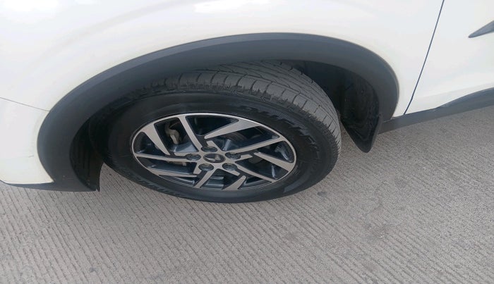 2023 Mahindra XUV300 W8 1.5 DIESEL, Diesel, Manual, 43,922 km, tyre