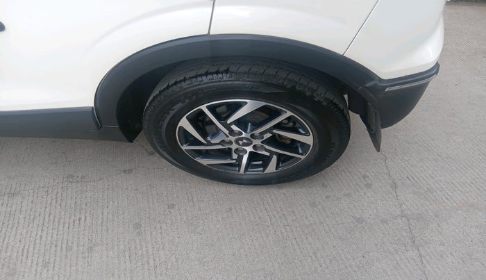 2023 Mahindra XUV300 W8 1.5 DIESEL, Diesel, Manual, 43,922 km, tyre