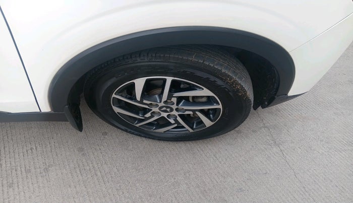 2023 Mahindra XUV300 W8 1.5 DIESEL, Diesel, Manual, 43,922 km, tyre