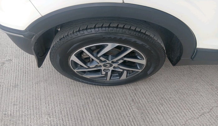 2023 Mahindra XUV300 W8 1.5 DIESEL, Diesel, Manual, 43,922 km, tyre