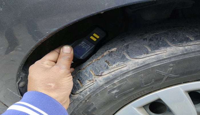 2013 Hyundai i10 MAGNA 1.2, Petrol, Manual, 1,03,442 km, tyre