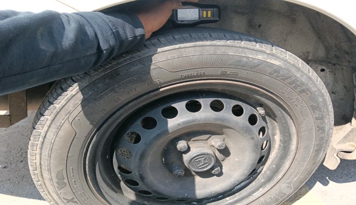 2014 Honda Amaze 1.5L I-DTEC EX, Diesel, Manual, 1,06,166 km, tyre