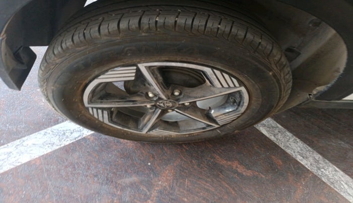 2025 Tata NEXON CREATIVE AMT 1.5 DIESEL, Diesel, Automatic, 29,514 km, tyre