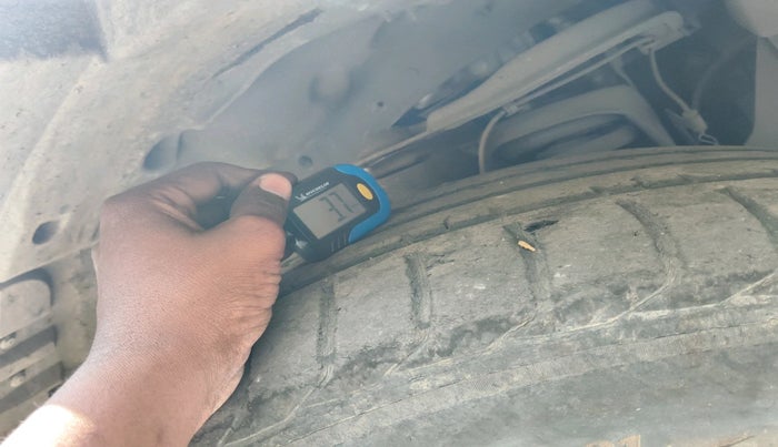 2016 Ford Endeavour TREND 3.2 4X4 AT, Diesel, Automatic, 1,73,811 km, tyre