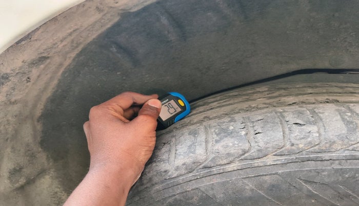 2016 Ford Endeavour TREND 3.2 4X4 AT, Diesel, Automatic, 1,73,811 km, tyre