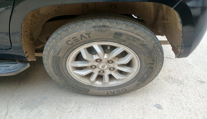 2016 Mahindra TUV300 T8, Diesel, Manual, 1,14,262 km, tyre