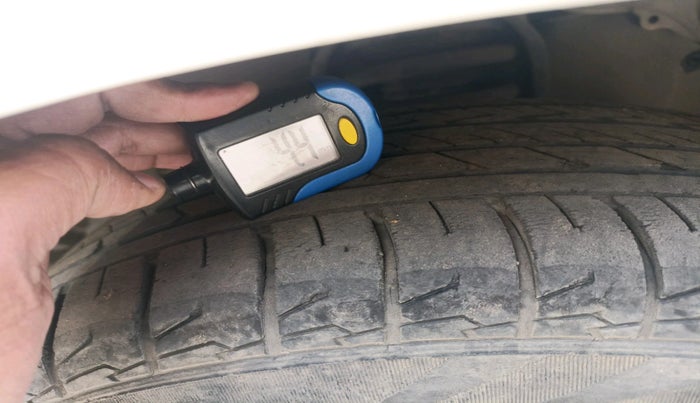 2019 Toyota Innova Crysta 2.8 ZX AT 7 STR, Diesel, Automatic, 1,25,438 km, tyre