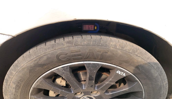 2015 Skoda Rapid 1.5 TDI CR ELEGANCE, Diesel, Manual, 2,05,029 km, tyre