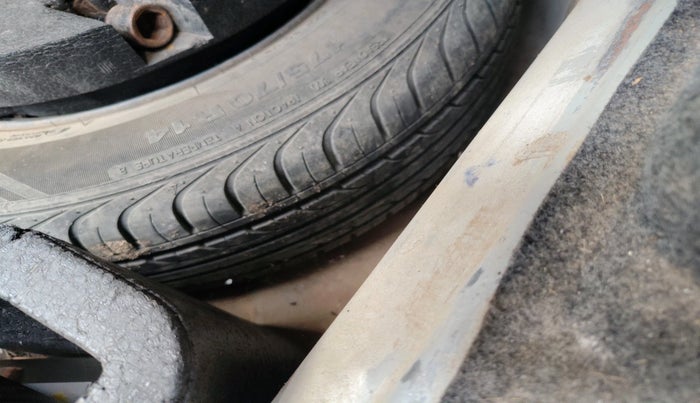 2015 Skoda Rapid 1.5 TDI CR ELEGANCE, Diesel, Manual, 2,05,029 km, tyre