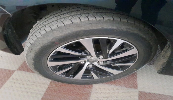 2022 Toyota Innova Crysta 2.4 ZX AT 7 STR, Diesel, Automatic, 43,264 km, tyre