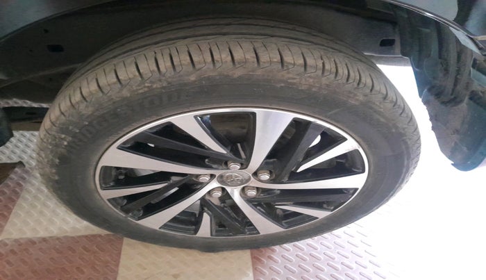 2022 Toyota Innova Crysta 2.4 ZX AT 7 STR, Diesel, Automatic, 43,264 km, tyre