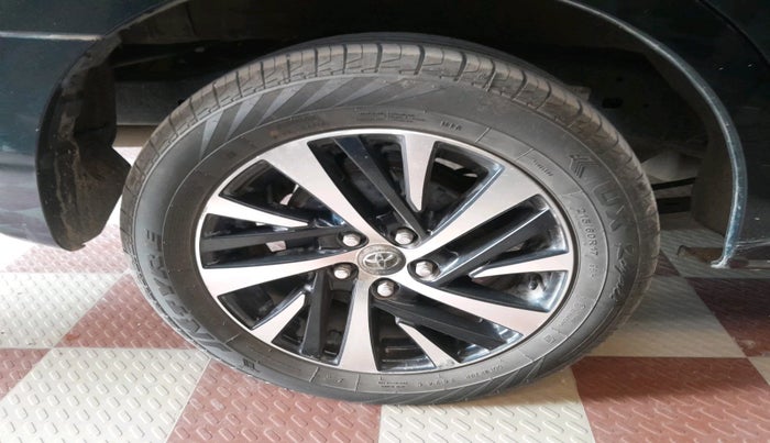 2022 Toyota Innova Crysta 2.4 ZX AT 7 STR, Diesel, Automatic, 43,264 km, tyre