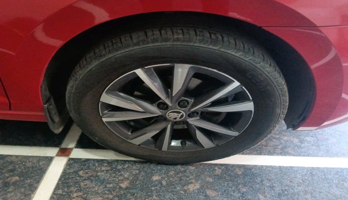 2022 Skoda SLAVIA STYLE 1.0L TSI MT, Petrol, Manual, 68,665 km, tyre