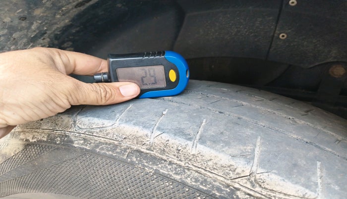 2021 Mahindra XUV500 W9 AT, Diesel, Automatic, 61,228 km, tyre