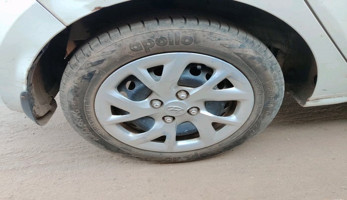 2017 Hyundai Grand i10 SPORTZ (O) 1.2 KAPPA VTVT, Petrol, Manual, 74,485 km, tyre