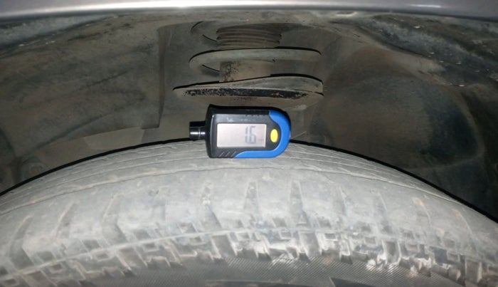 2015 Nissan Terrano XV D THP PREMIUM 110 PS, Diesel, Manual, 1,08,836 km, tyre