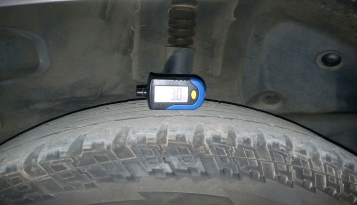 2015 Nissan Terrano XV D THP PREMIUM 110 PS, Diesel, Manual, 1,08,836 km, tyre