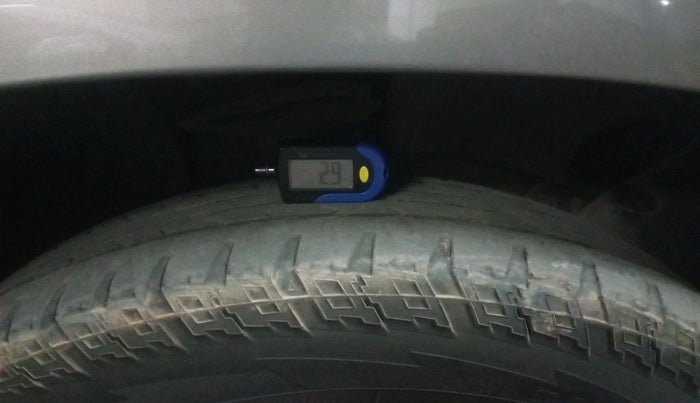 2015 Nissan Terrano XV D THP PREMIUM 110 PS, Diesel, Manual, 1,08,836 km, tyre