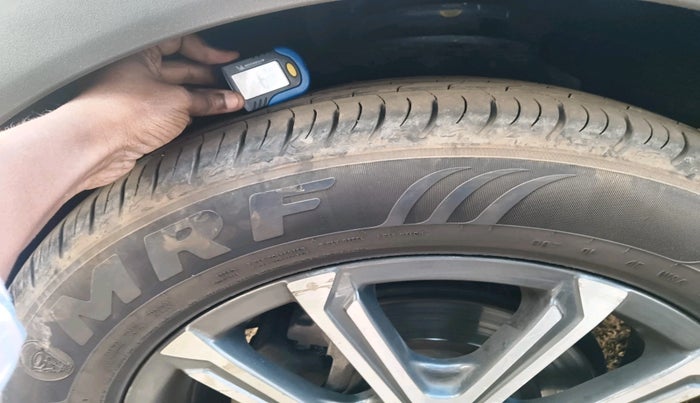 2022 Mahindra XUV700 AX 7 LUXURY D AWD AT 7 STR, Diesel, Automatic, 1,00,949 km, tyre